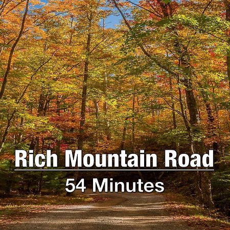 New Luxury Cabin With Stunning Mountainviews,Hottub, Firepit, Fireplace,2 Kingbeds, 2 Covereddecks,Bbqgrill, Shuffleboard And Pool Access เซอเวียร์วีล ภายนอก รูปภาพ