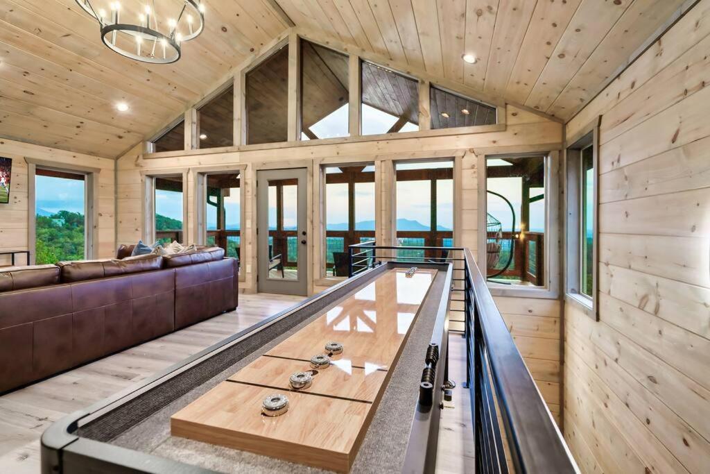 New Luxury Cabin With Stunning Mountainviews,Hottub, Firepit, Fireplace,2 Kingbeds, 2 Covereddecks,Bbqgrill, Shuffleboard And Pool Access เซอเวียร์วีล ภายนอก รูปภาพ