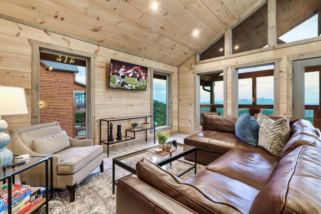 New Luxury Cabin With Stunning Mountainviews,Hottub, Firepit, Fireplace,2 Kingbeds, 2 Covereddecks,Bbqgrill, Shuffleboard And Pool Access เซอเวียร์วีล ภายนอก รูปภาพ