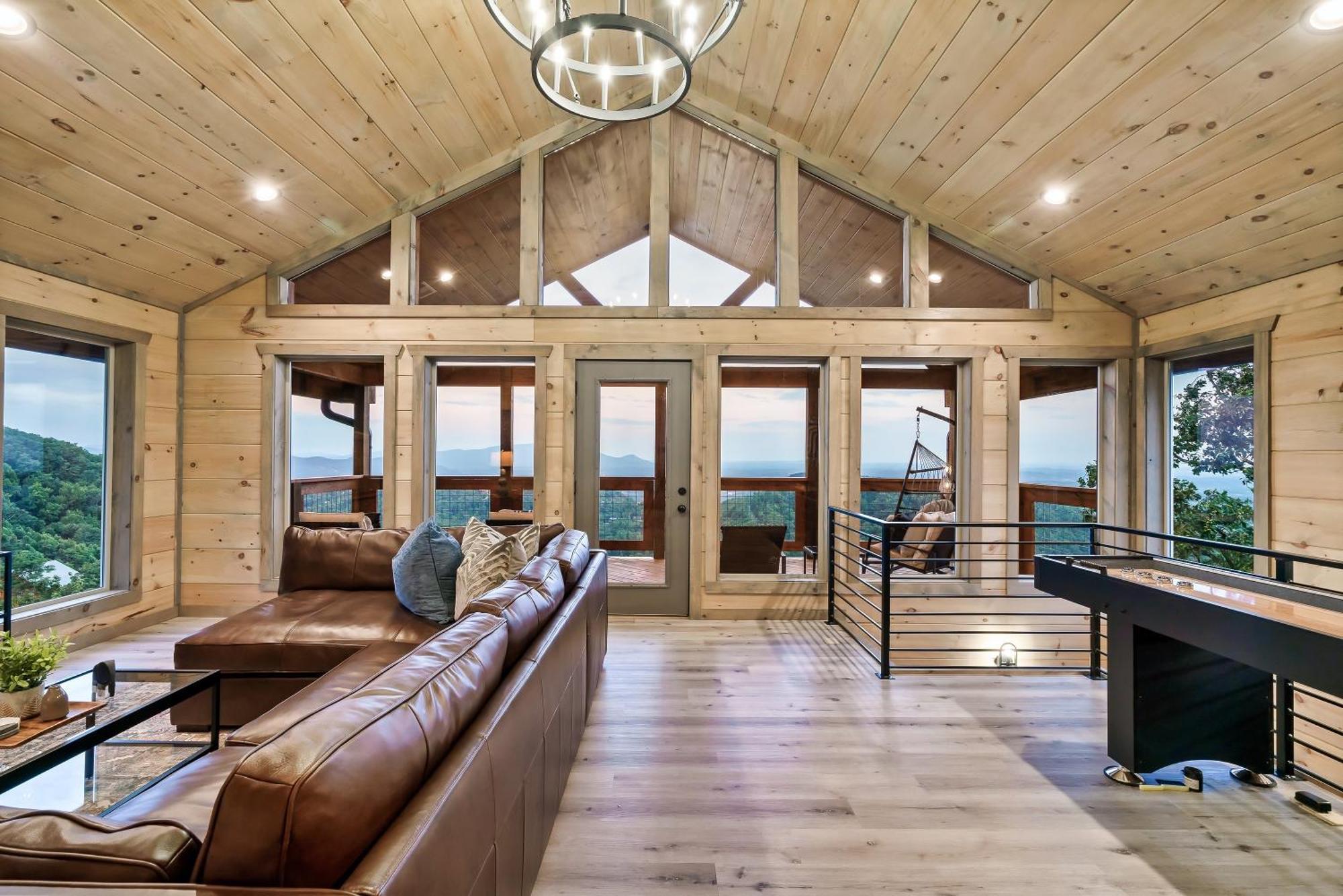 New Luxury Cabin With Stunning Mountainviews,Hottub, Firepit, Fireplace,2 Kingbeds, 2 Covereddecks,Bbqgrill, Shuffleboard And Pool Access เซอเวียร์วีล ภายนอก รูปภาพ