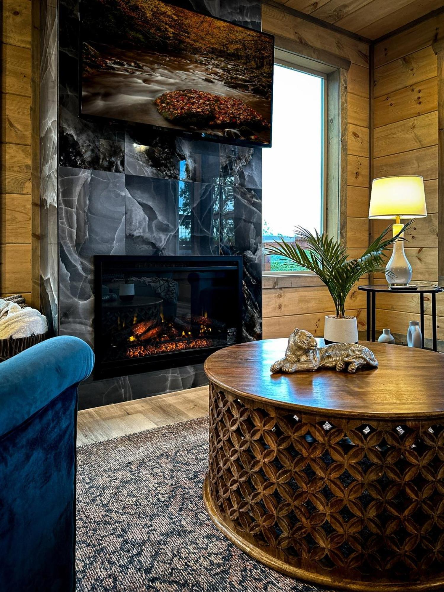 New Luxury Cabin With Stunning Mountainviews,Hottub, Firepit, Fireplace,2 Kingbeds, 2 Covereddecks,Bbqgrill, Shuffleboard And Pool Access เซอเวียร์วีล ภายนอก รูปภาพ