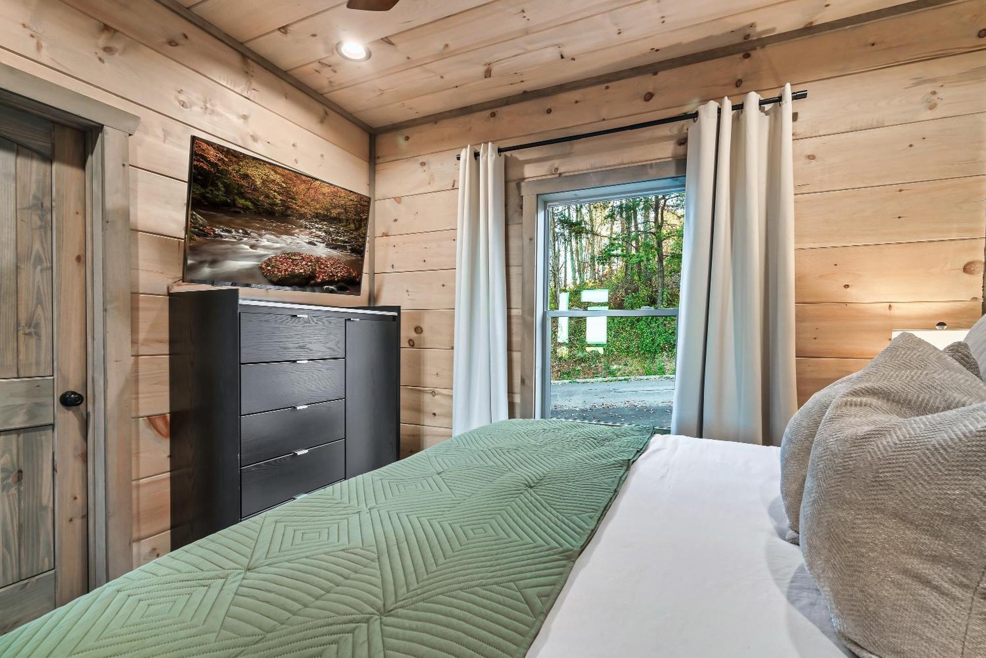 New Luxury Cabin With Stunning Mountainviews,Hottub, Firepit, Fireplace,2 Kingbeds, 2 Covereddecks,Bbqgrill, Shuffleboard And Pool Access เซอเวียร์วีล ภายนอก รูปภาพ
