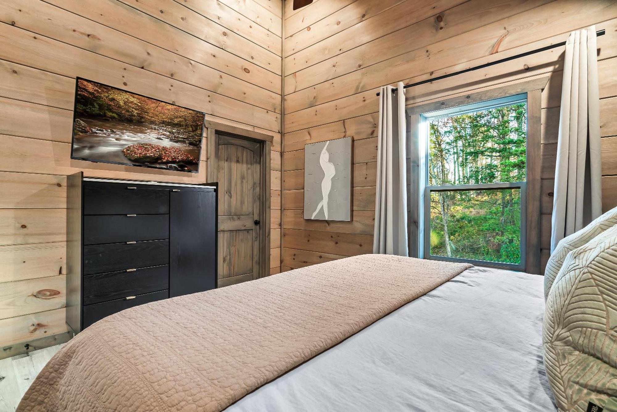 New Luxury Cabin With Stunning Mountainviews,Hottub, Firepit, Fireplace,2 Kingbeds, 2 Covereddecks,Bbqgrill, Shuffleboard And Pool Access เซอเวียร์วีล ภายนอก รูปภาพ