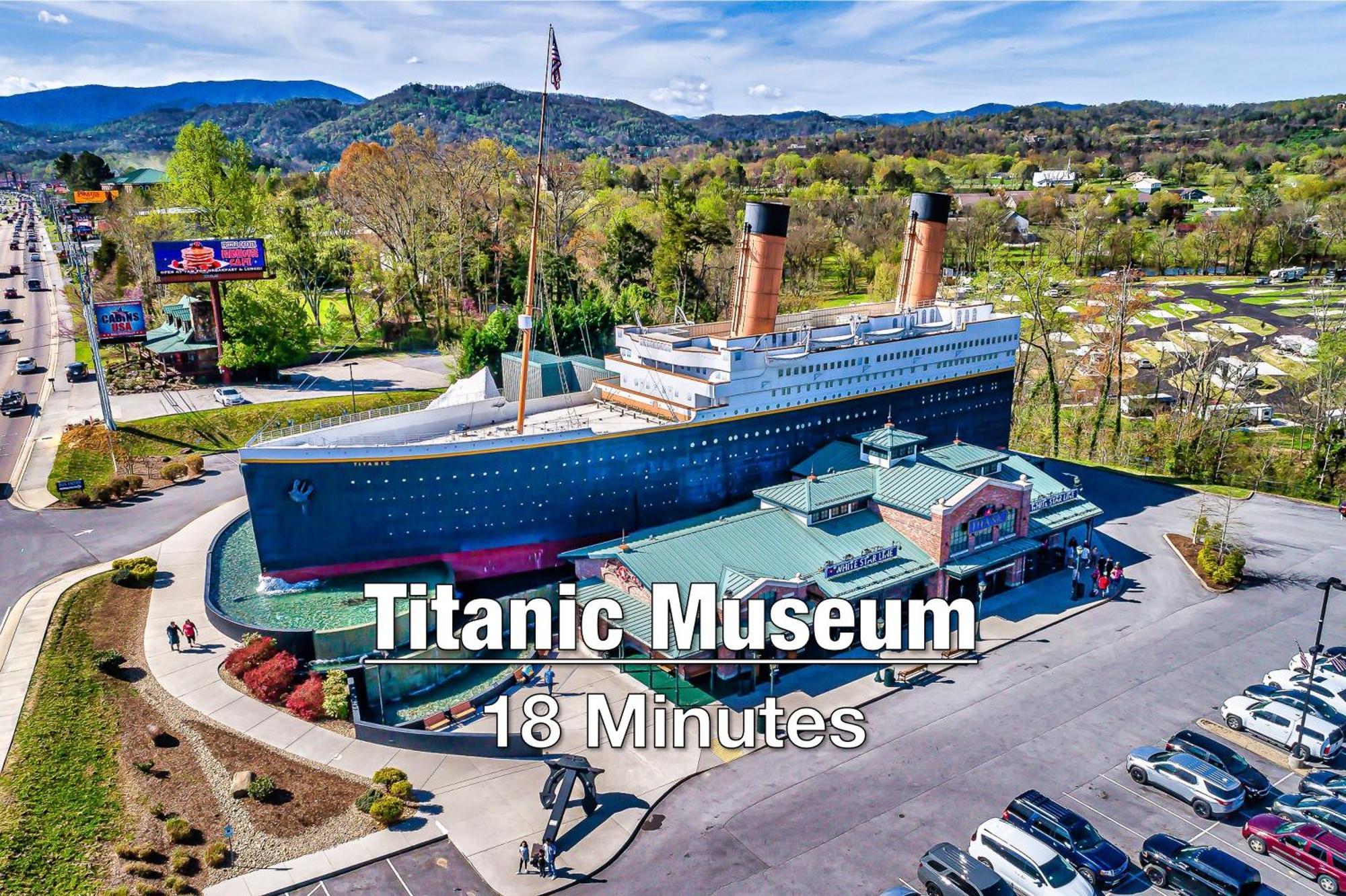 New Luxury Cabin With Stunning Mountainviews,Hottub, Firepit, Fireplace,2 Kingbeds, 2 Covereddecks,Bbqgrill, Shuffleboard And Pool Access เซอเวียร์วีล ภายนอก รูปภาพ